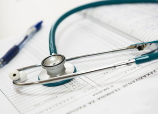 Słaba jakość publicznej służby zdrowia wpływa na większą popularność assistance medycznego